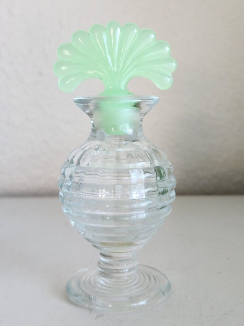 New Martinsville Leota Crescent Jadeite Jadite Vanity Perfume Bottle Uranium